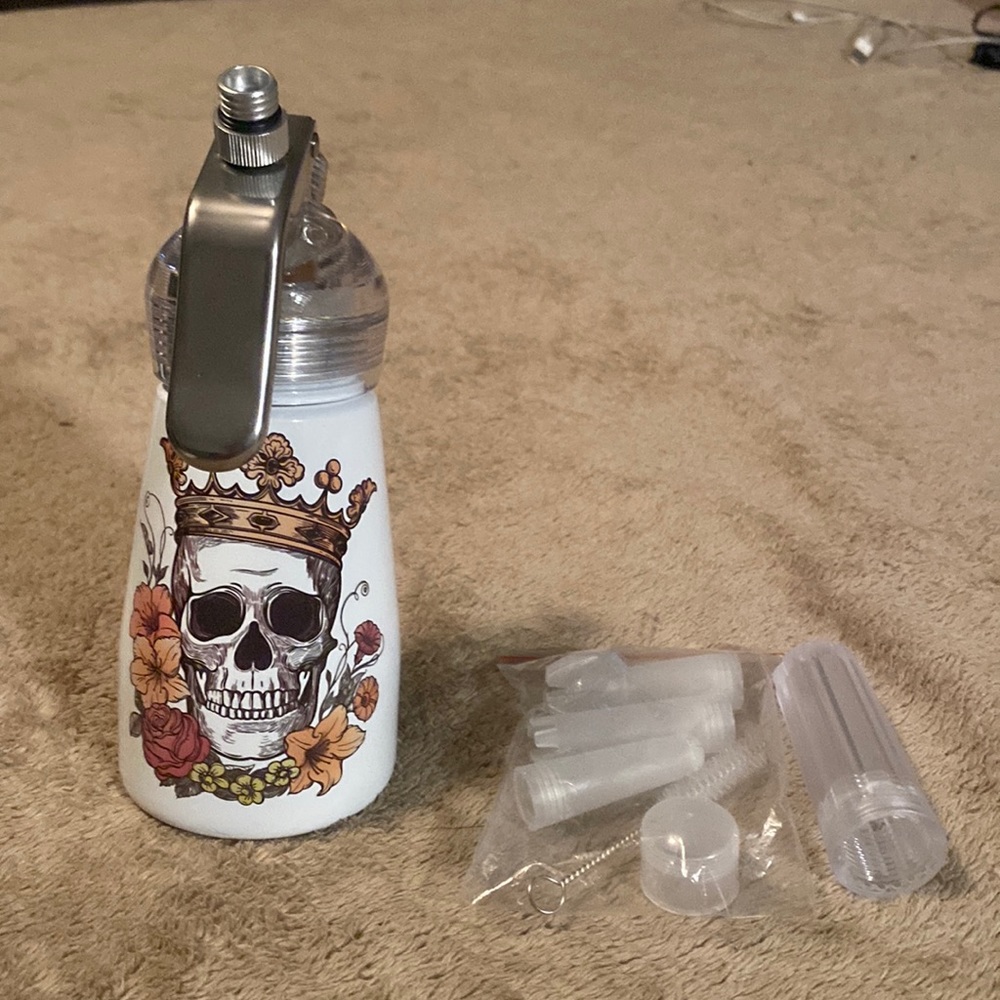 Whipped cream Dispenser